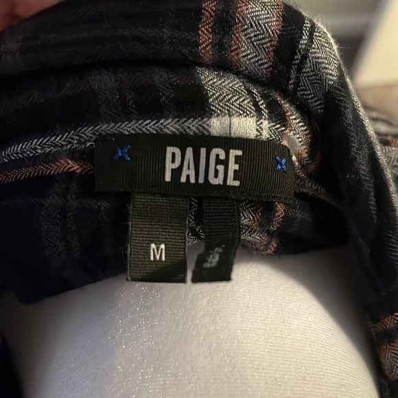 Paige flannel size medium - Picture 3 of 4